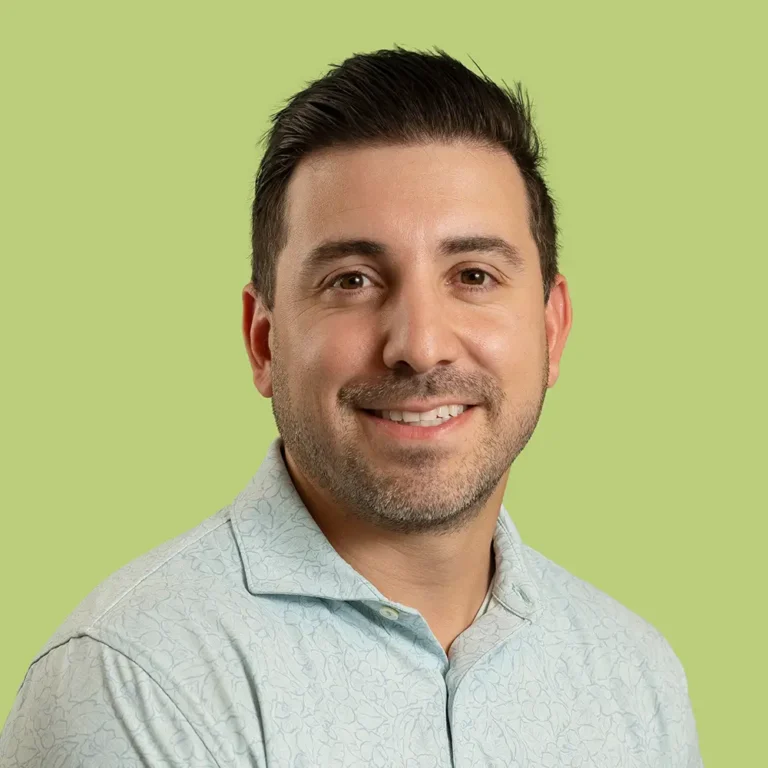 Armon Vakili Headshot